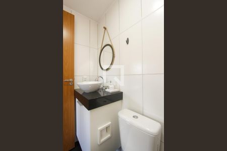 Banheiro social de apartamento para alugar com 2 quartos, 48m² em Protásio Alves, Porto Alegre