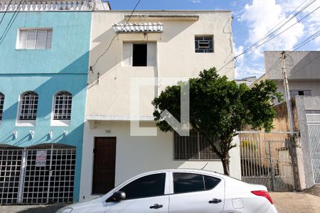 Casa para alugar com 72m², 2 quartos e 1 vaga Casa para alugar com 72m², 2 quartos e 1 vagaFachada