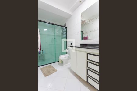 Casa à venda com 230m², 4 quartos e 2 vagasBanheiro da Suíte 2