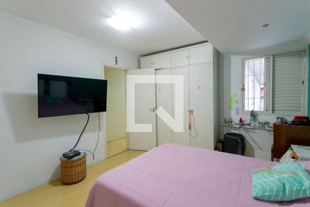 Casa à venda com 230m², 4 quartos e 2 vagasSuíte 2