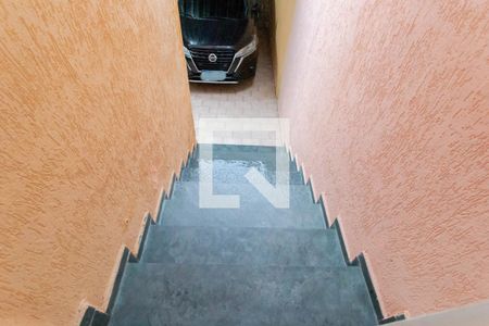 Casa à venda com 230m², 4 quartos e 2 vagasEscada de entrada