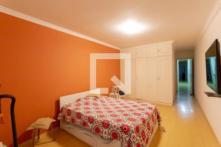 Casa à venda com 230m², 4 quartos e 2 vagasSuíte 1