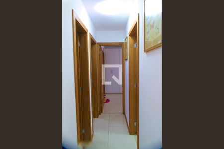 Corredor  de apartamento para alugar com 3 quartos, 83m² em Recreio dos Bandeirantes, Rio de Janeiro