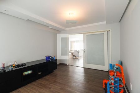 Sala de TV de casa à venda com 4 quartos, 576m² em Cidade Mãe do Céu, São Paulo