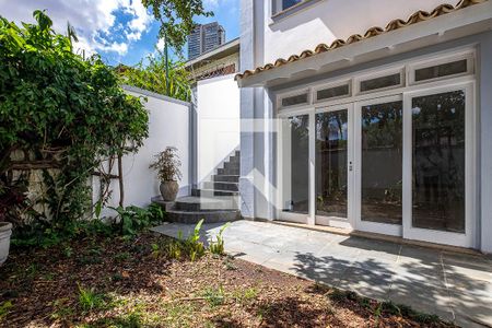 Casa para alugar com 200m², 3 quartos e 2 vagasQuintal