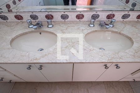 Casa para alugar com 200m², 3 quartos e 2 vagasSuíte - Banheiro