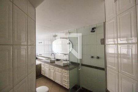 Apartamento à venda com 284m², 4 quartos e 4 vagasBanheiro da Suíte