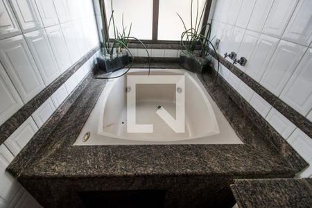 Apartamento à venda com 284m², 4 quartos e 4 vagasDetalhe do Banheiro da Suite