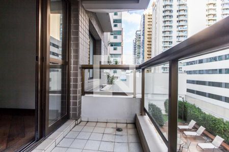 Apartamento à venda com 284m², 4 quartos e 4 vagasVaranda
