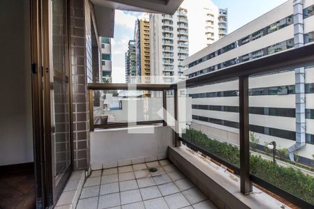 Apartamento à venda com 284m², 4 quartos e 4 vagasVaranda