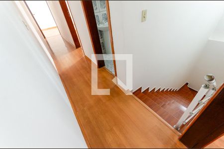 Escada de casa para alugar com 3 quartos, 134m² em Vila Francos, São Paulo