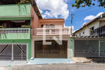 Casa à venda com 159m², 3 quartos e 2 vagasFachada