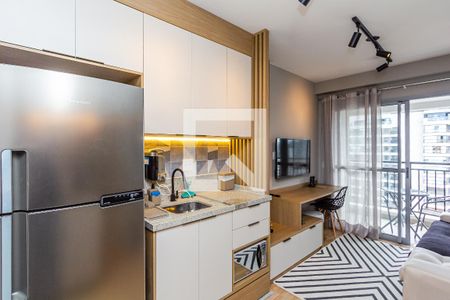 Sala/Cozinha de kitnet/studio para alugar com 1 quarto, 31m² em Indianópolis, São Paulo