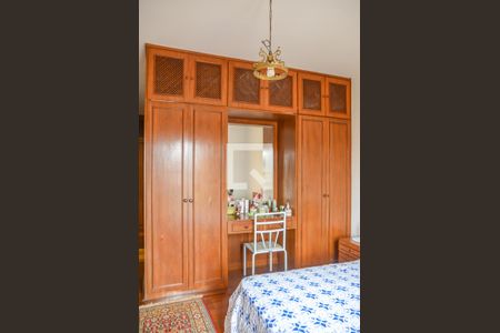 Casa à venda com 407m², 4 quartos e 4 vagas Casa à venda com 407m², 4 quartos e 4 vagasQuarto Suíte