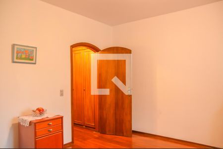 Casa à venda com 407m², 4 quartos e 4 vagas Casa à venda com 407m², 4 quartos e 4 vagasQuarto 2