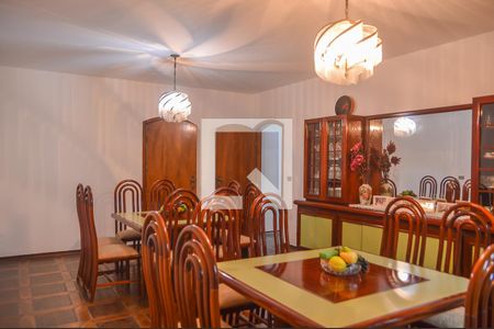 Casa à venda com 407m², 4 quartos e 4 vagas Casa à venda com 407m², 4 quartos e 4 vagasSala de Jantar