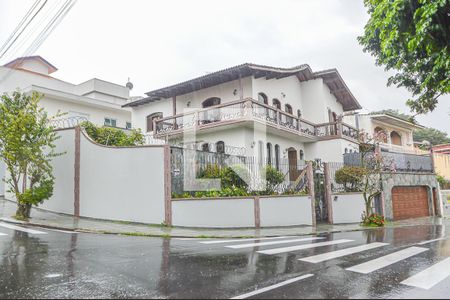 Casa à venda com 407m², 4 quartos e 4 vagas Casa à venda com 407m², 4 quartos e 4 vagasFachada