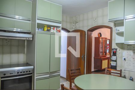 Casa à venda com 407m², 4 quartos e 4 vagas Casa à venda com 407m², 4 quartos e 4 vagasCozinha