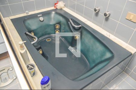 Casa à venda com 407m², 4 quartos e 4 vagas Casa à venda com 407m², 4 quartos e 4 vagasBanheiro