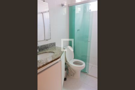 Banheiro de apartamento à venda com 2 quartos, 64m² em Arvoredo Ii, Contagem