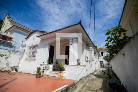 Casa à venda com 260m², 5 quartos e 2 vagasFachada