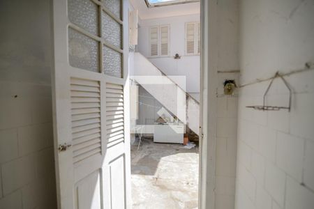 Casa à venda com 260m², 5 quartos e 2 vagasBanheiro de Serviço
