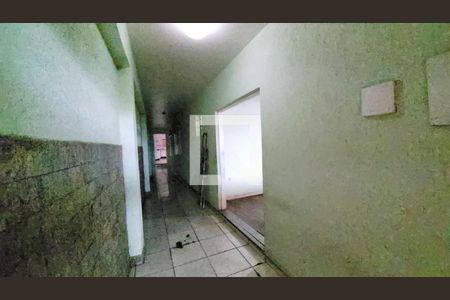Casa à venda com 360m², 3 quartos e 3 vagasCorredor