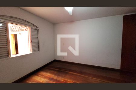 Casa à venda com 360m², 3 quartos e 3 vagasSuite
