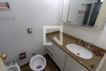Apartamento à venda com 240m², 4 quartos e 3 vagasBanheiro Quarto 2