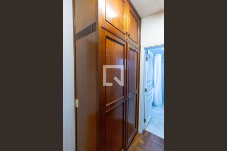 Apartamento à venda com 240m², 4 quartos e 3 vagasCloset Quarto 1