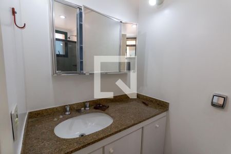 Apartamento à venda com 240m², 4 quartos e 3 vagasBanheiro Quarto 3