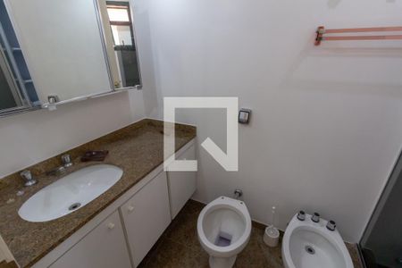 Apartamento à venda com 240m², 4 quartos e 3 vagasBanheiro Quarto 3
