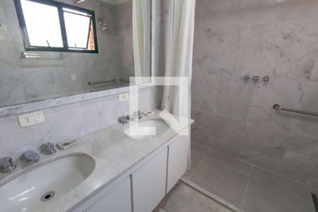 Apartamento à venda com 240m², 4 quartos e 3 vagasBanheiro Quarto 1