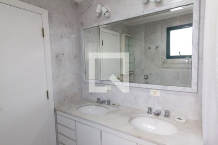 Apartamento à venda com 240m², 4 quartos e 3 vagasBanheiro Quarto 1