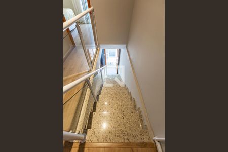 Escada Dormitórios de casa à venda com 2 quartos, 225m² em Silveira, Santo André