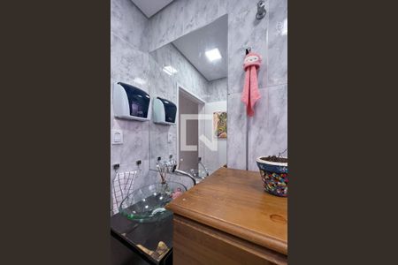 Casa à venda com 240m², 3 quartos e 1 vagaBanheiro