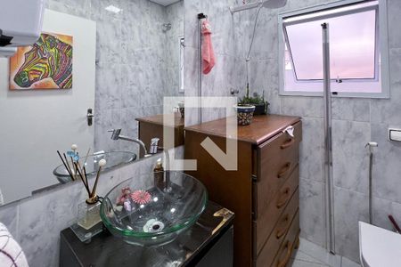 Casa à venda com 240m², 3 quartos e 1 vagaBanheiro