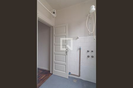 Banheiro de apartamento para alugar com 1 quarto, 44m² em São Francisco, Curitiba