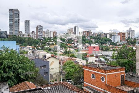 Sala - Vista de apartamento à venda com 2 quartos, 67m² em Vila Madalena, São Paulo