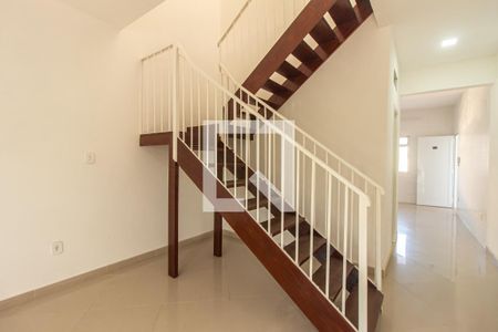 Escada de apartamento para alugar com 2 quartos, 85m² em Campo Grande, Rio de Janeiro
