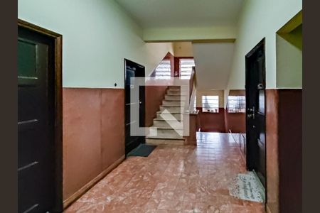 Apartamento para alugar com 68m², 2 quartos e sem vaga Apartamento para alugar com 68m², 2 quartos e sem vagaEscada
