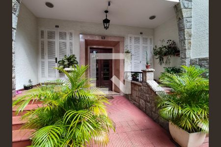 Fachada e portaria de apartamento para alugar com 2 quartos, 68m² em Grajau, Rio de Janeiro