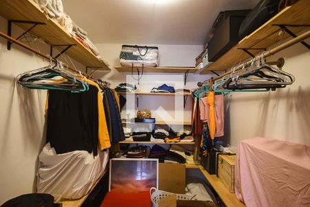 Apartamento para alugar com 105m², 2 quartos e 2 vagasArmário da suíte 