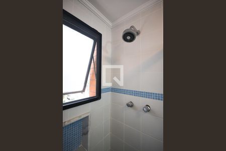 Apartamento para alugar com 105m², 2 quartos e 2 vagasChuveiro do banheiro da suíte 