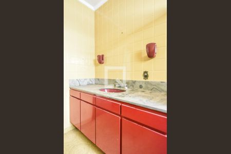 Casa à venda com 276m², 5 quartos e 5 vagasBanheiro 02