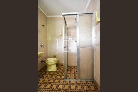 Casa à venda com 276m², 5 quartos e 5 vagasBanheiro 02 Edícula de Serviços Superior