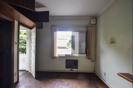 Casa à venda com 276m², 5 quartos e 5 vagasQuarto 02 Edícula de Serviços Superior