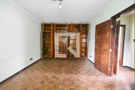 Casa à venda com 276m², 5 quartos e 5 vagasSuíte 01