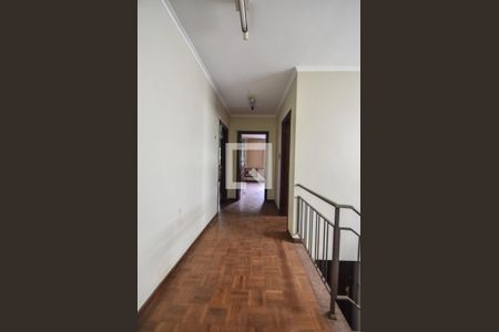 Casa à venda com 276m², 5 quartos e 5 vagasCorredor