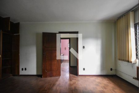 Casa à venda com 276m², 5 quartos e 5 vagasSuíte 01